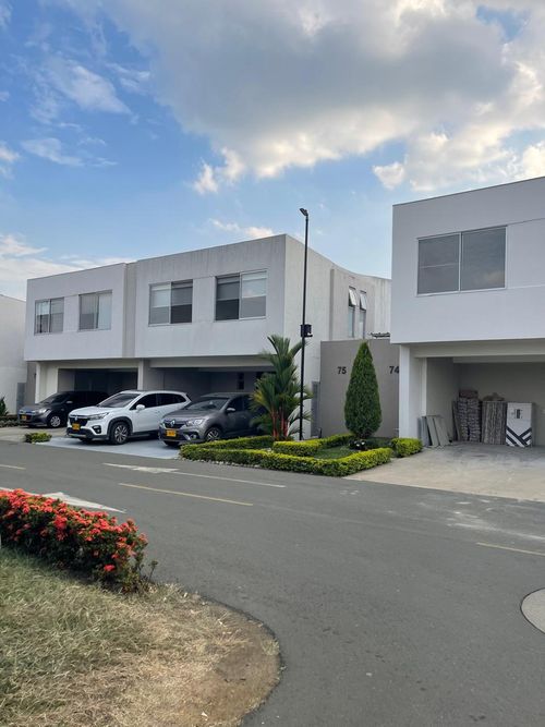 Casa de 3 alcobas en venta en Cr. Los Naranjos, Jamundí, 258 m² · foto 17 de 24