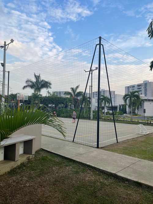 Casa de 3 alcobas en venta en Cr. Los Naranjos, Jamundí, 258 m² · foto 18 de 24