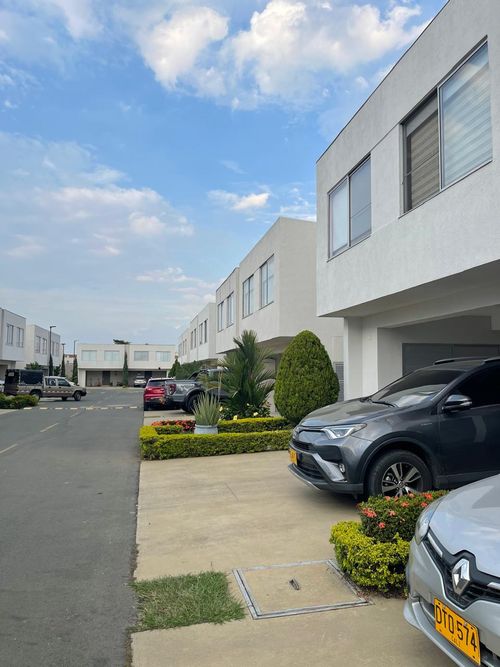 Casa de 3 alcobas en venta en Cr. Los Naranjos, Jamundí, 258 m² · foto 19 de 24