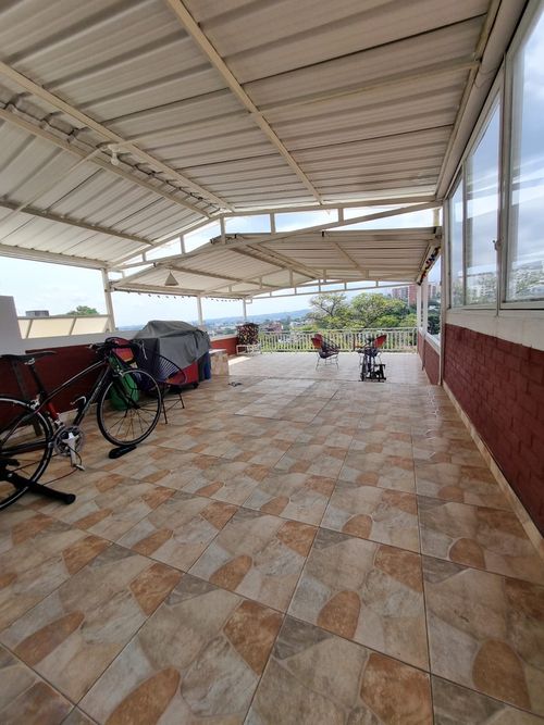 Casa de 5 alcobas en venta en Miraflores, Cali, 500 m² · foto 2 de 19