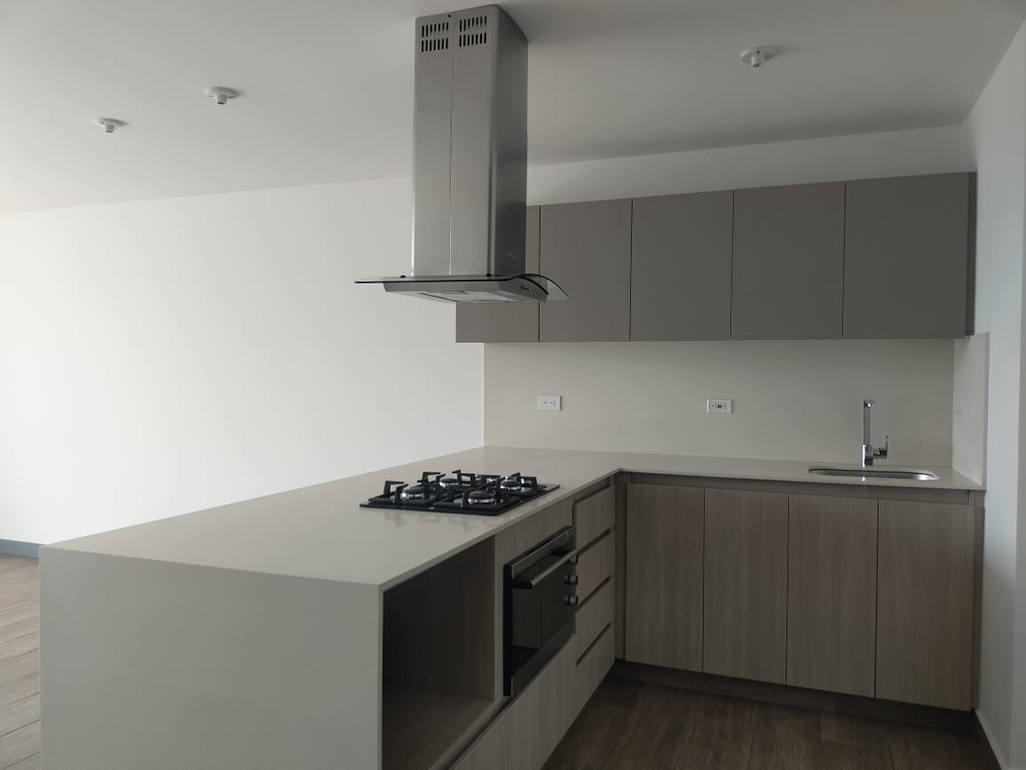 Apartamento en arriendo en Loma Benedictinos, Envigado · foto 3 de 17