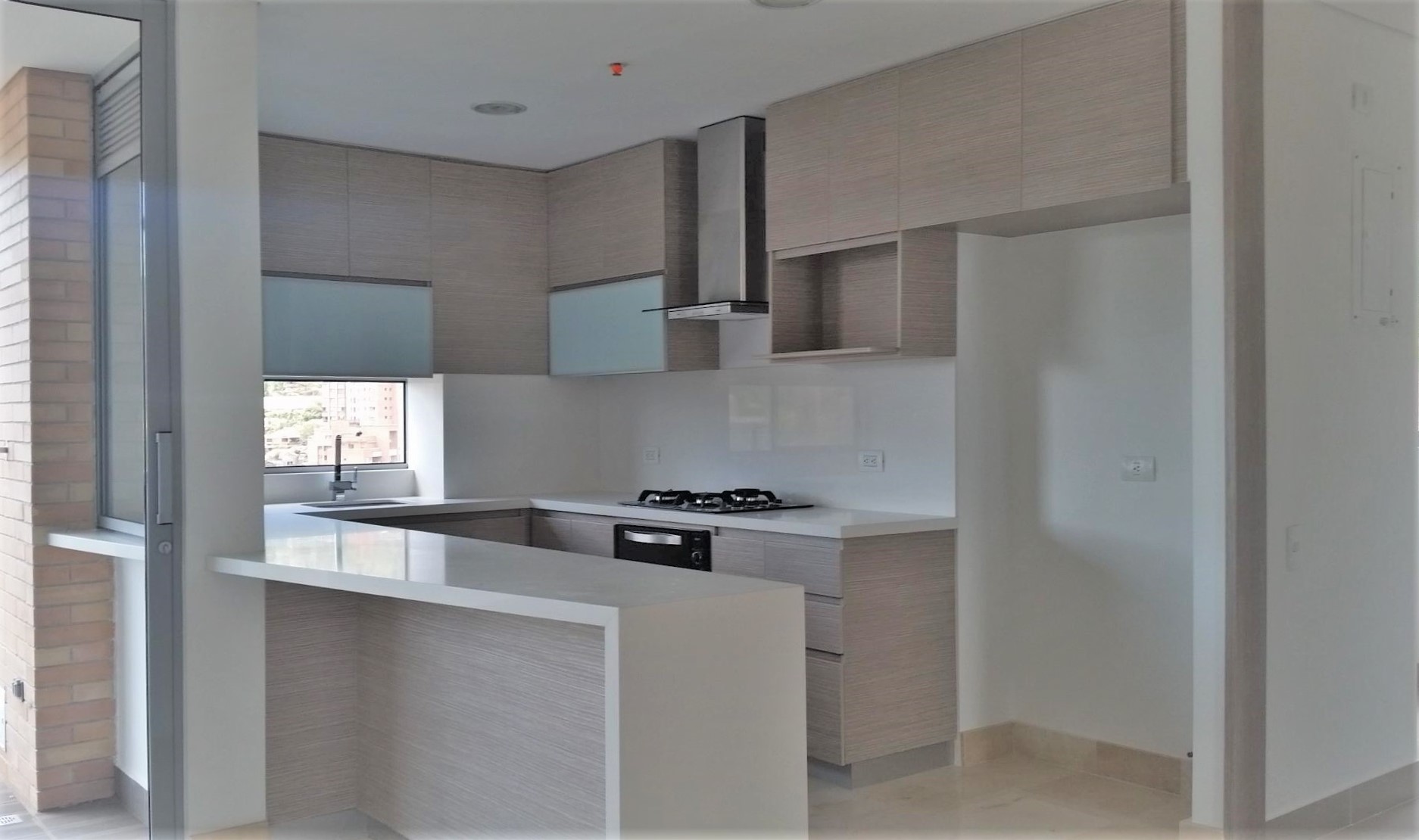 Apartamento en arriendo en El Poblado, Medellín · foto 3 de 15