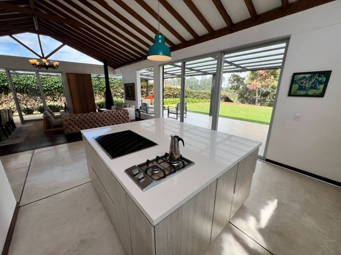Casa de 3 alcobas en venta en La Ceja, 280 m² · foto 2 de 24