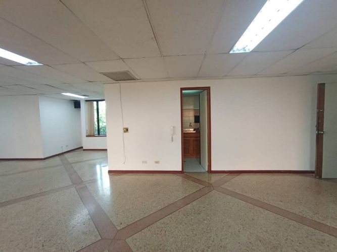 Oficina en arriendo en Milla De Oro, Medellín, 125 m² · foto 2 de 12