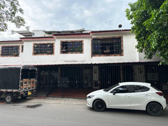 Edificio en venta en El Estadio, Neiva, 290 m² · foto 2 de 9