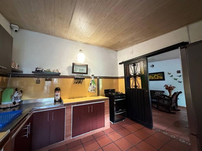 Edificio en venta en El Estadio, Neiva, 290 m² · foto 8 de 9