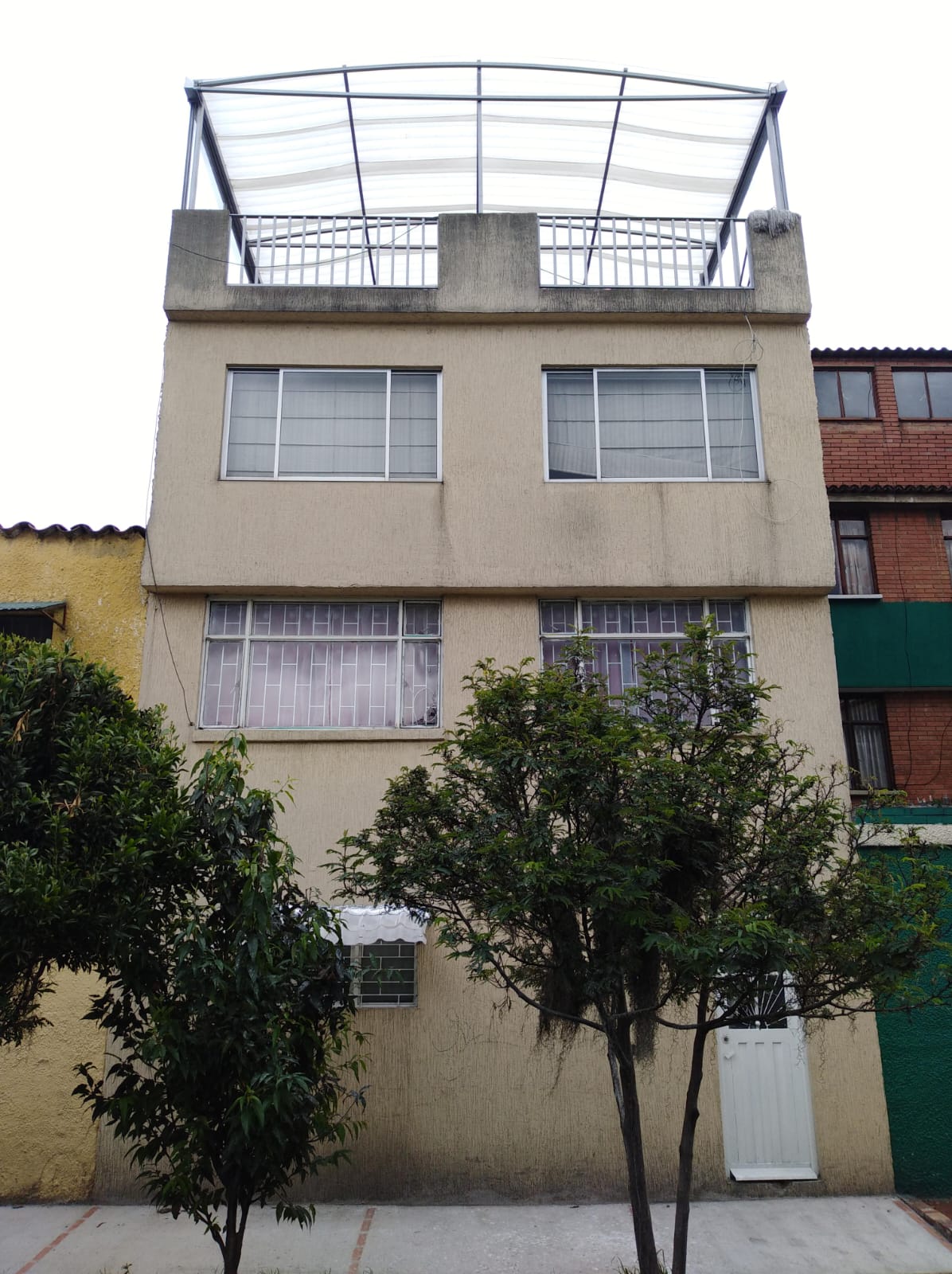 Casa en venta en Engativá, Bogotá · foto 2 de 24