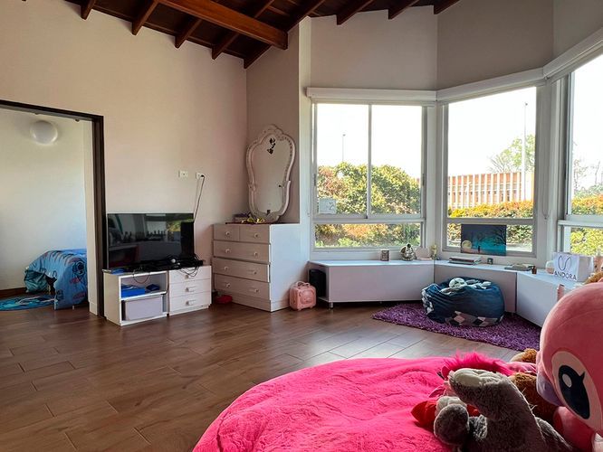 Casa de 4 alcobas en venta en Chipre, Rionegro, 355 m² · foto 9 de 15