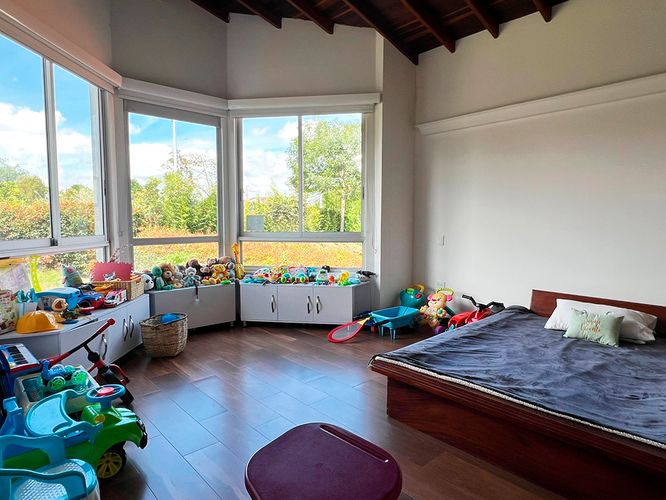 Casa de 4 alcobas en venta en Chipre, Rionegro, 355 m² · foto 11 de 15