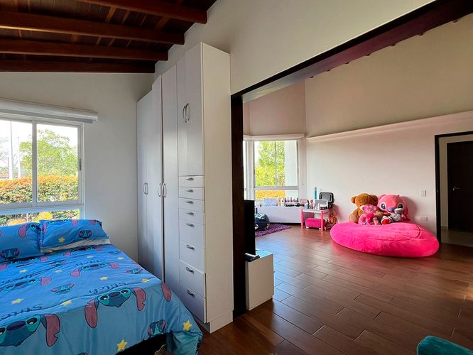 Casa de 4 alcobas en venta en Chipre, Rionegro, 355 m² · foto 13 de 15