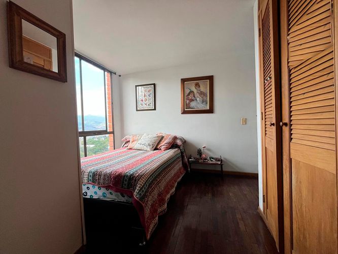 Apartamento de 2 alcobas en venta en El Poblado, Medellín, 100 m² · foto 10 de 14