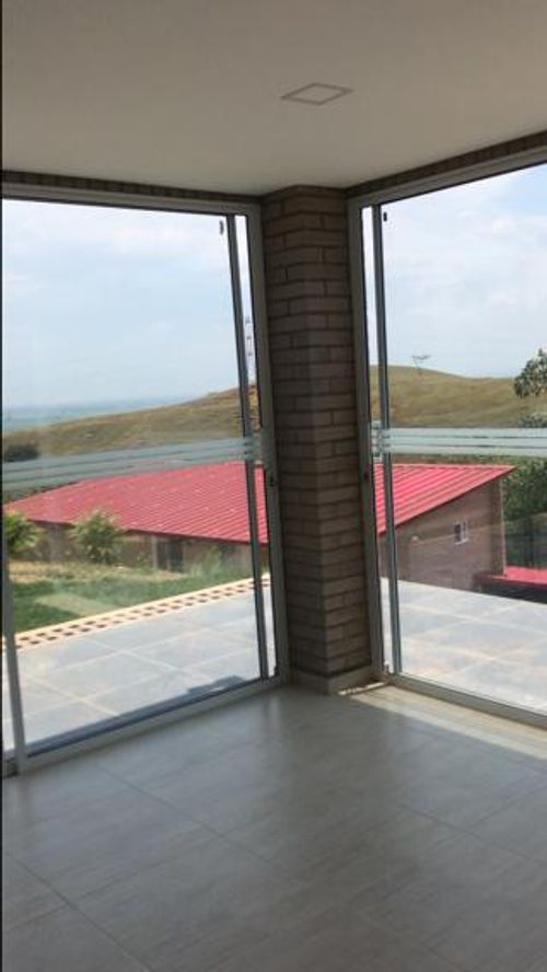 Casa de 2 alcobas en venta en Ciudad Country, Jamundí, 125 m² · foto 2 de 12