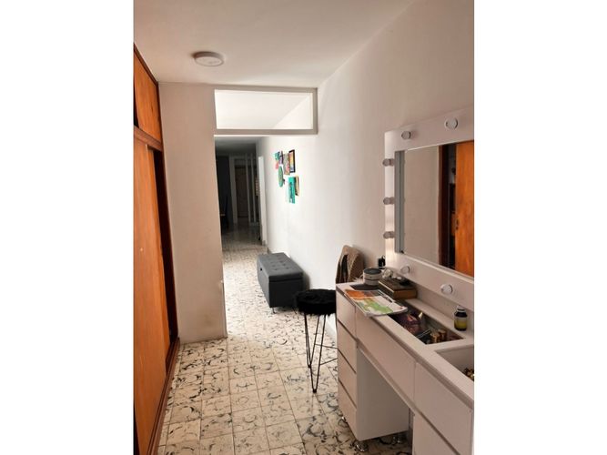 Casa de 6 alcobas en venta en Laureles, Medellín, 237 m² · foto 7 de 14