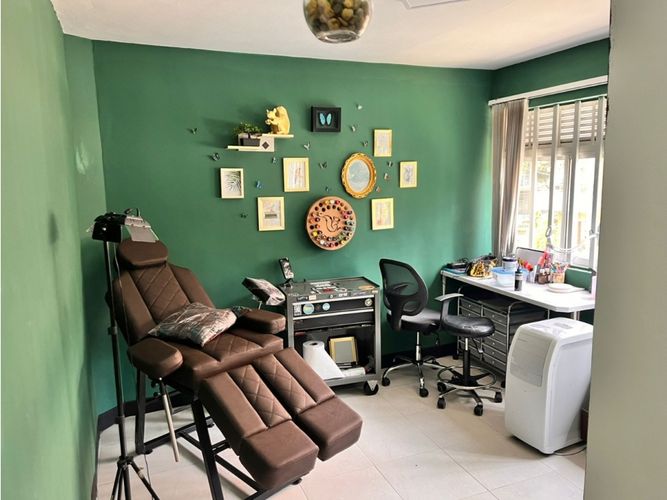 Casa de 6 alcobas en venta en Laureles, Medellín, 237 m² · foto 12 de 14