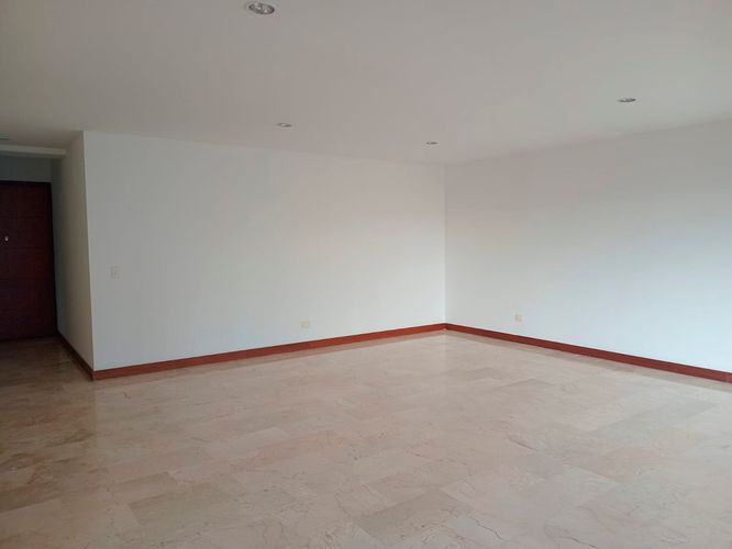 Apartamento de 3 alcobas en arriendo en El Poblado, Medellín, 195 m² · foto 4 de 20