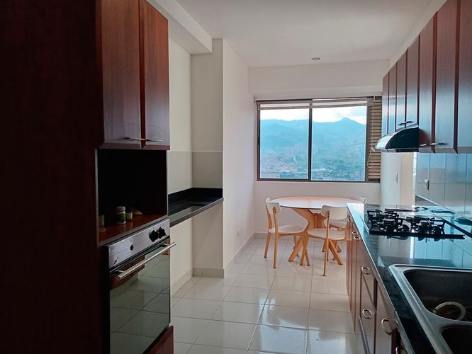 Apartamento de 3 alcobas en arriendo en El Poblado, Medellín, 195 m² · foto 7 de 20