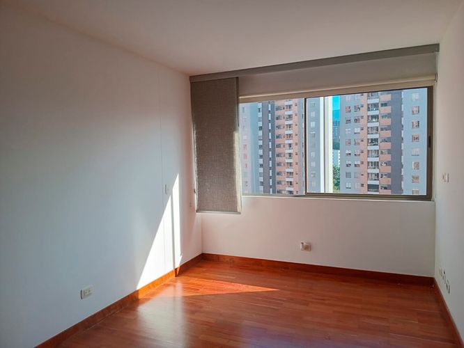Apartamento de 3 alcobas en arriendo en El Poblado, Medellín, 195 m² · foto 11 de 20