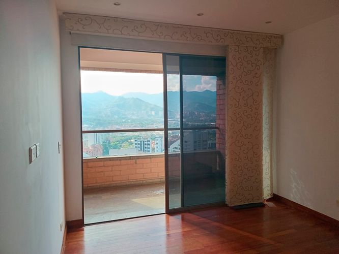 Apartamento de 3 alcobas en arriendo en El Poblado, Medellín, 195 m² · foto 16 de 20