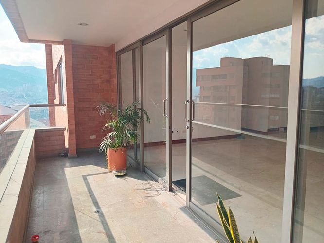 Apartamento de 3 alcobas en arriendo en El Poblado, Medellín, 195 m² · foto 20 de 20