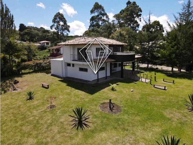 Casa de 4 alcobas en venta en El Carmen De Viboral, El Carmen de Viboral, 410 m² · foto 3 de 24