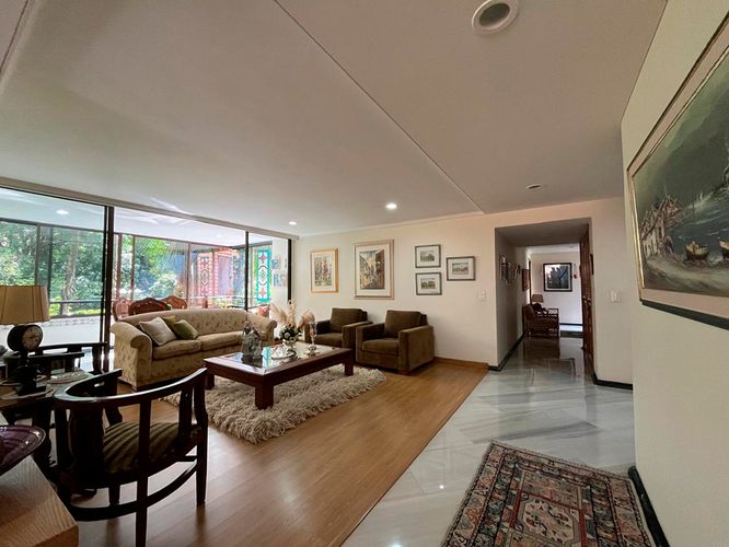 Apartamento de 3 alcobas en venta en El Poblado, Medellín, 260 m² · foto 4 de 19