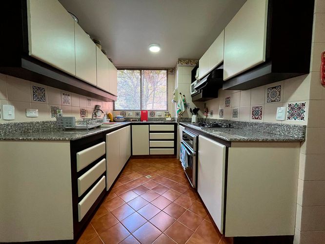 Apartamento de 3 alcobas en venta en El Poblado, Medellín, 260 m² · foto 8 de 19