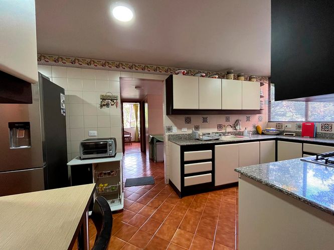 Apartamento de 3 alcobas en venta en El Poblado, Medellín, 260 m² · foto 9 de 19