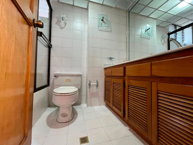 Apartamento de 3 alcobas en venta en El Poblado, Medellín, 260 m² · foto 18 de 19