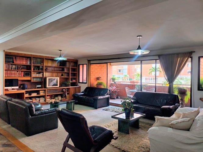 Apartamento de 3 alcobas en venta en El Poblado, Medellín, 196 m² · foto 2 de 20