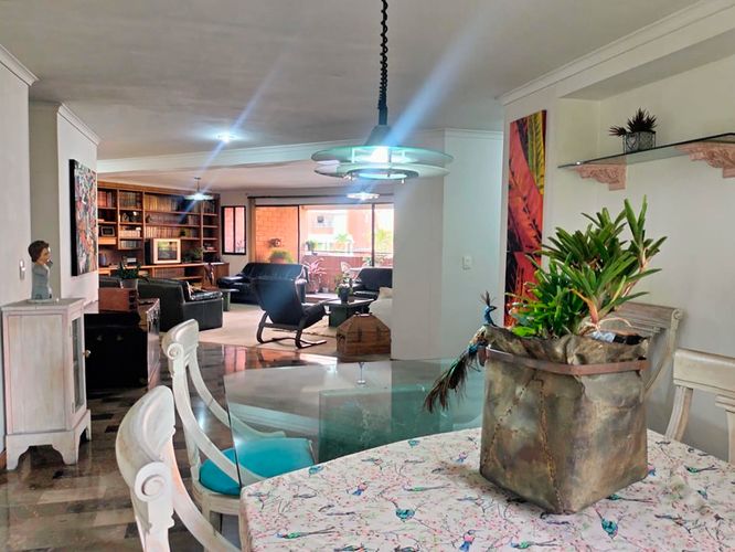 Apartamento de 3 alcobas en venta en El Poblado, Medellín, 196 m² · foto 7 de 20