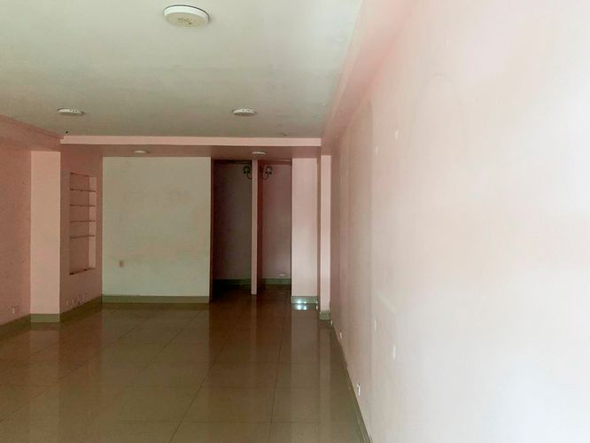 Local en arriendo en El Poblado, Medellín, 34 m² · foto 3 de 4