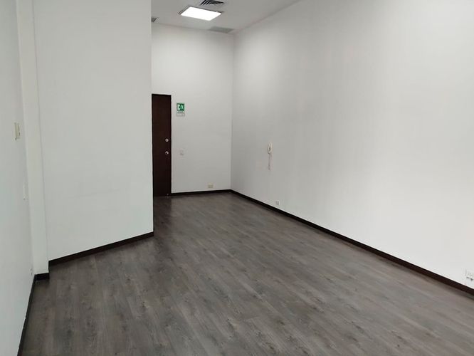 Oficina en arriendo en El Poblado, Medellín, 48 m² · foto 11 de 17