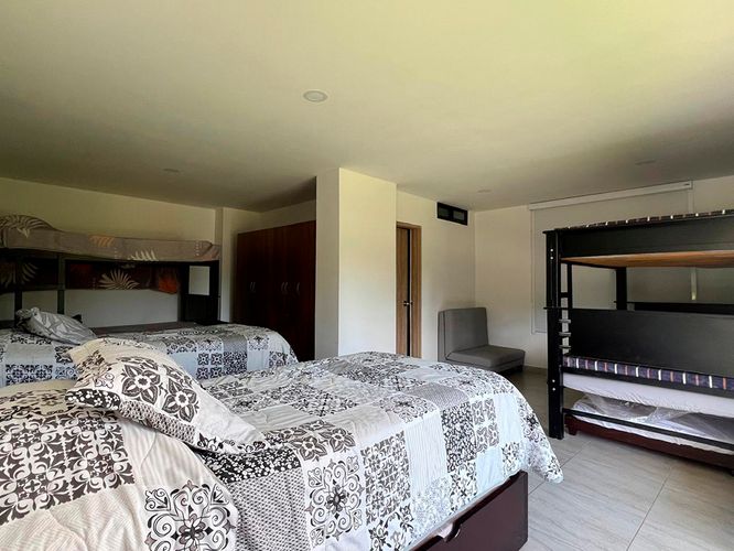 Casa de 5 alcobas en venta en Guarne, 260 m² · foto 10 de 18