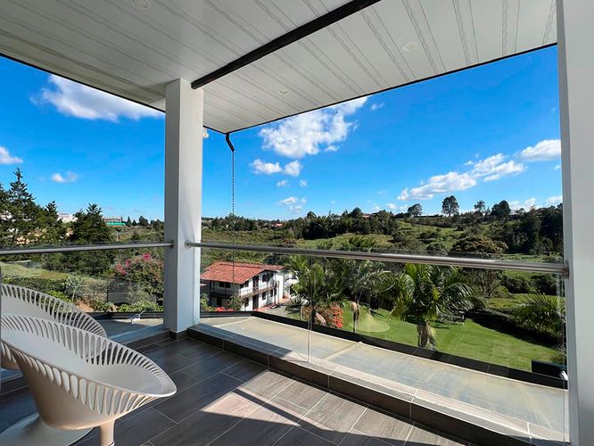 Casa de 5 alcobas en venta en Guarne, 260 m² · foto 17 de 18