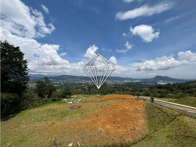 Lote en venta en Lomitas, La Ceja, 1780 m² · foto 2 de 13