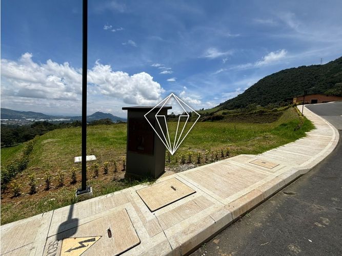 Lote en venta en Lomitas, La Ceja, 1780 m² · foto 4 de 13
