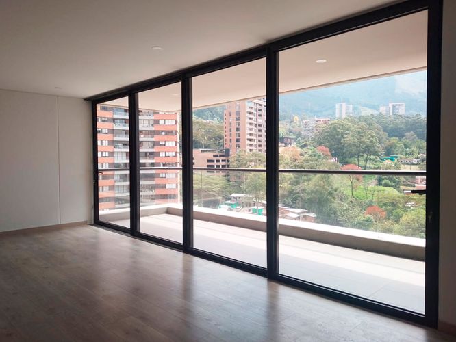 Apartamento de 2 alcobas en arriendo en El Poblado, Medellín, 108 m² · foto 2 de 17