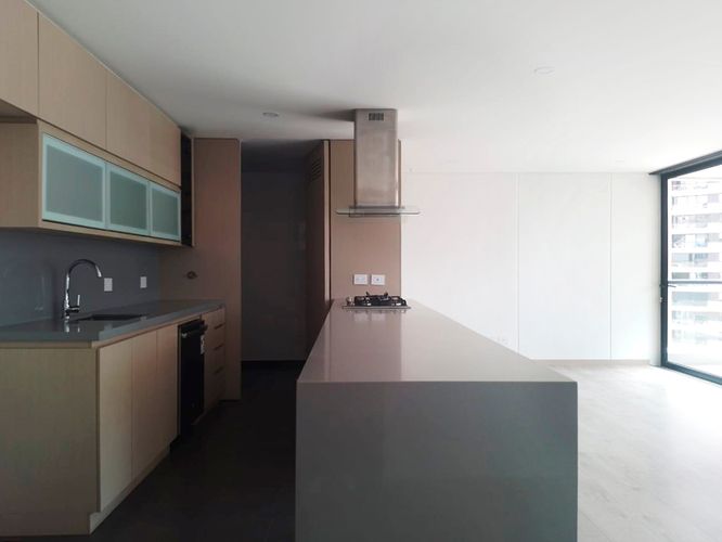Apartamento de 2 alcobas en arriendo en El Poblado, Medellín, 108 m² · foto 6 de 17