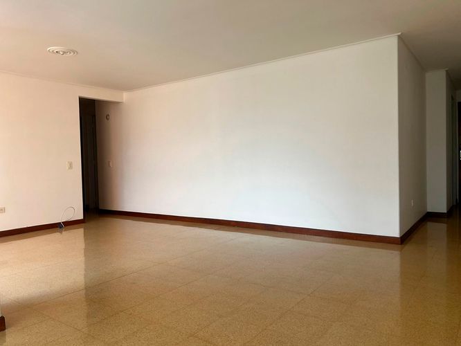 Apartamento de 3 alcobas en arriendo en El Poblado, Medellín, 109 m² · foto 3 de 15