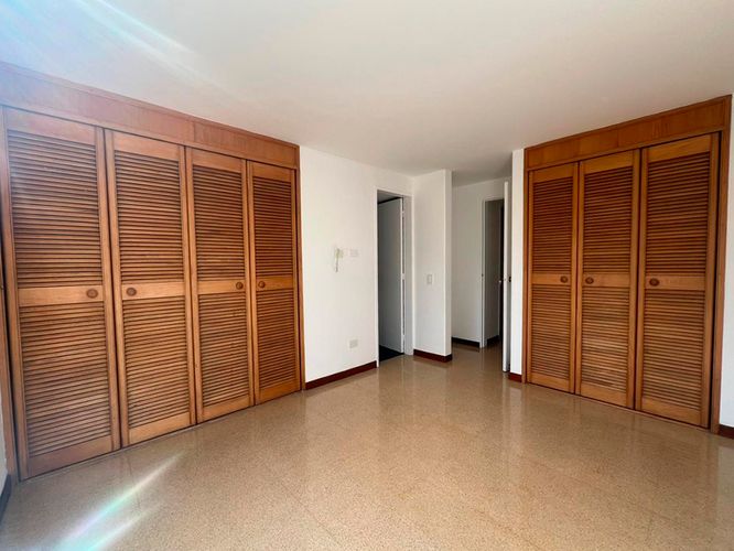 Apartamento de 3 alcobas en arriendo en El Poblado, Medellín, 109 m² · foto 13 de 15