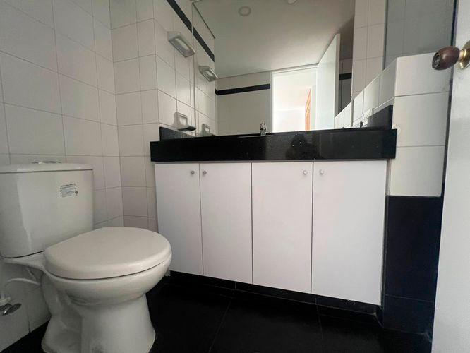 Apartamento de 3 alcobas en arriendo en El Poblado, Medellín, 109 m² · foto 14 de 15
