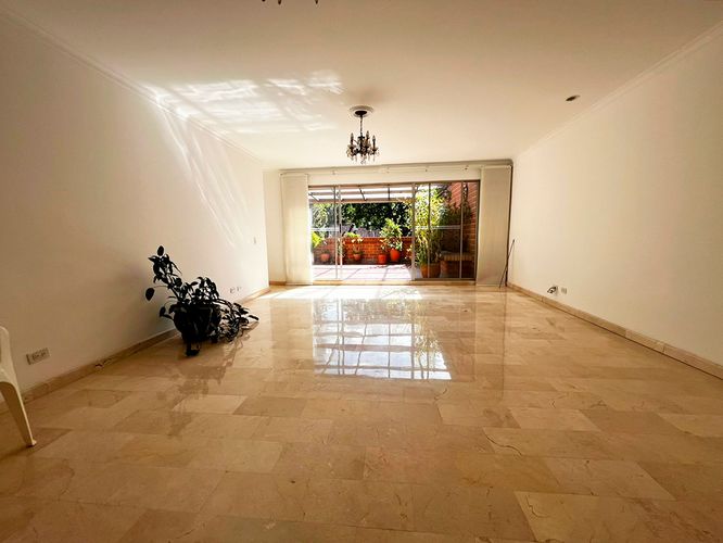 Apartamento de 3 alcobas en venta en El Poblado, Medellín, 260 m² · foto 2 de 17