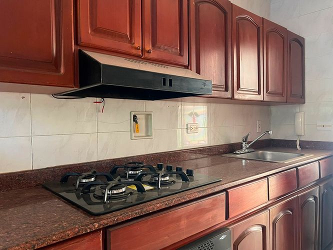 Apartamento de 3 alcobas en venta en El Poblado, Medellín, 260 m² · foto 4 de 17