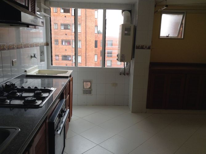 Apartamento de 3 alcobas en venta en Gratamira, Bogotá, 80 m² · foto 3 de 14