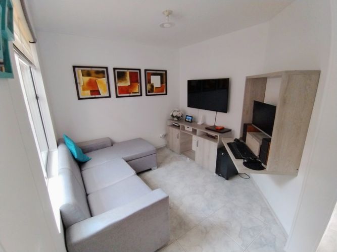 Casa de 3 alcobas en venta en Versalles, Floridablanca, 114 m² · foto 2 de 10