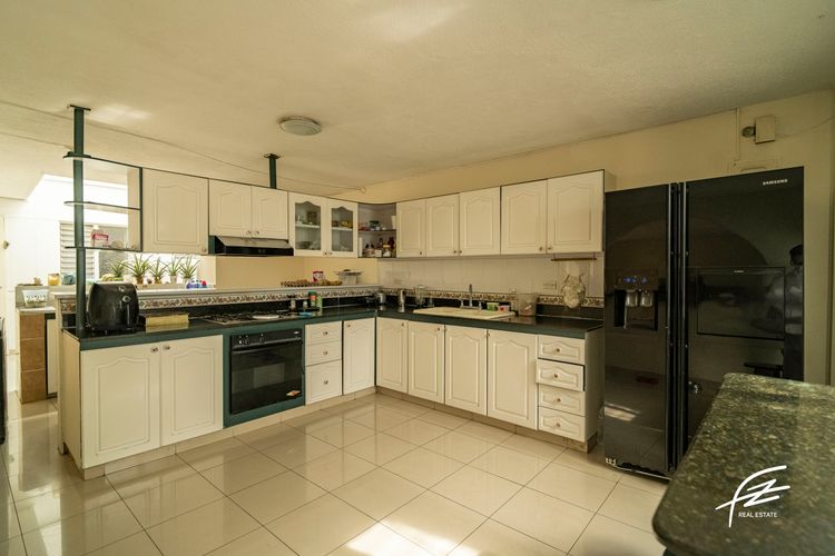 Casa de 5 alcobas en venta en Los Colores, Medellín, 320 m² · foto 12 de 18