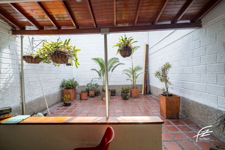 Casa de 5 alcobas en venta en Los Colores, Medellín, 320 m² · foto 14 de 18