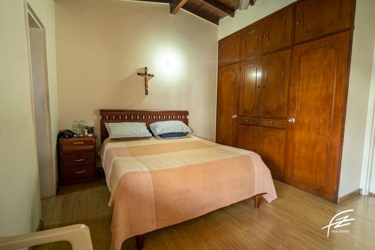 Casa de 5 alcobas en venta en Los Colores, Medellín, 320 m² · foto 17 de 18