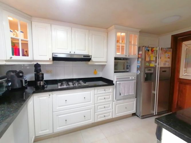 Apartamento de 3 alcobas en arriendo en Las Lomas, Medellín, 132 m² · foto 2 de 12