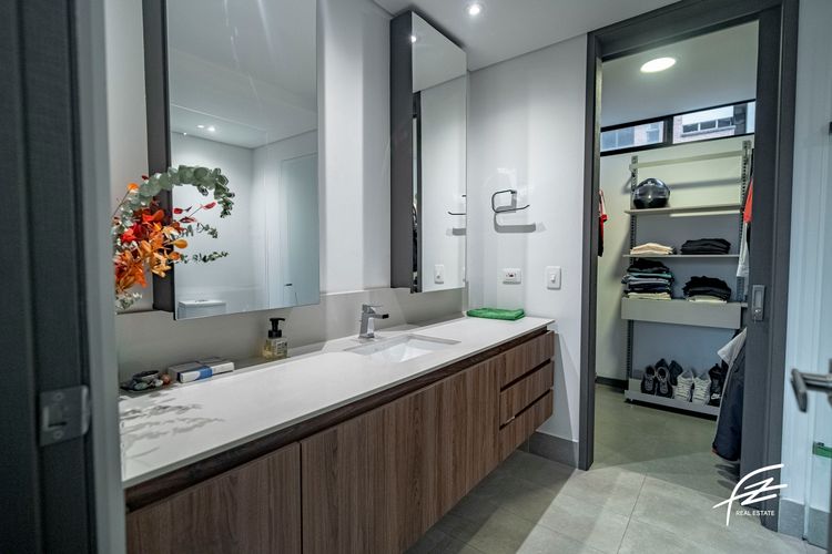 Apartamento de 2 alcobas en venta en El Poblado, Medellín, 125 m² · foto 21 de 24